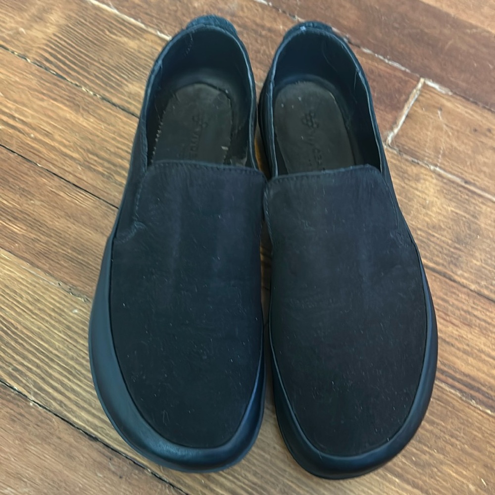 New in box vivobarefoot loafers